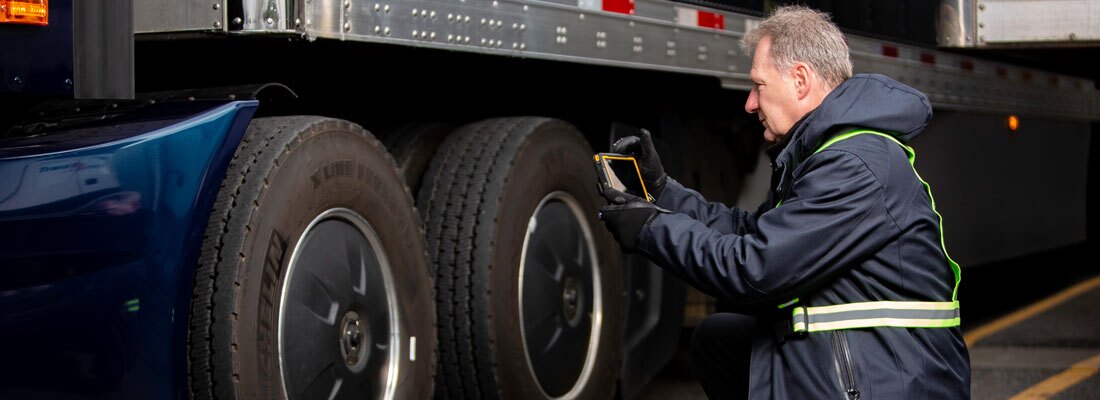 Wheel-off-Accident Driver preventing wheel-off
